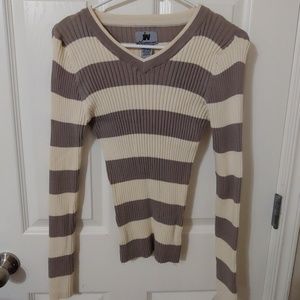 Super cute form fitting sweater